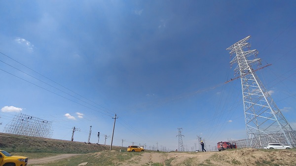 G7-G8跨越110kV南它線及東烏鐵路封網完成.jpg